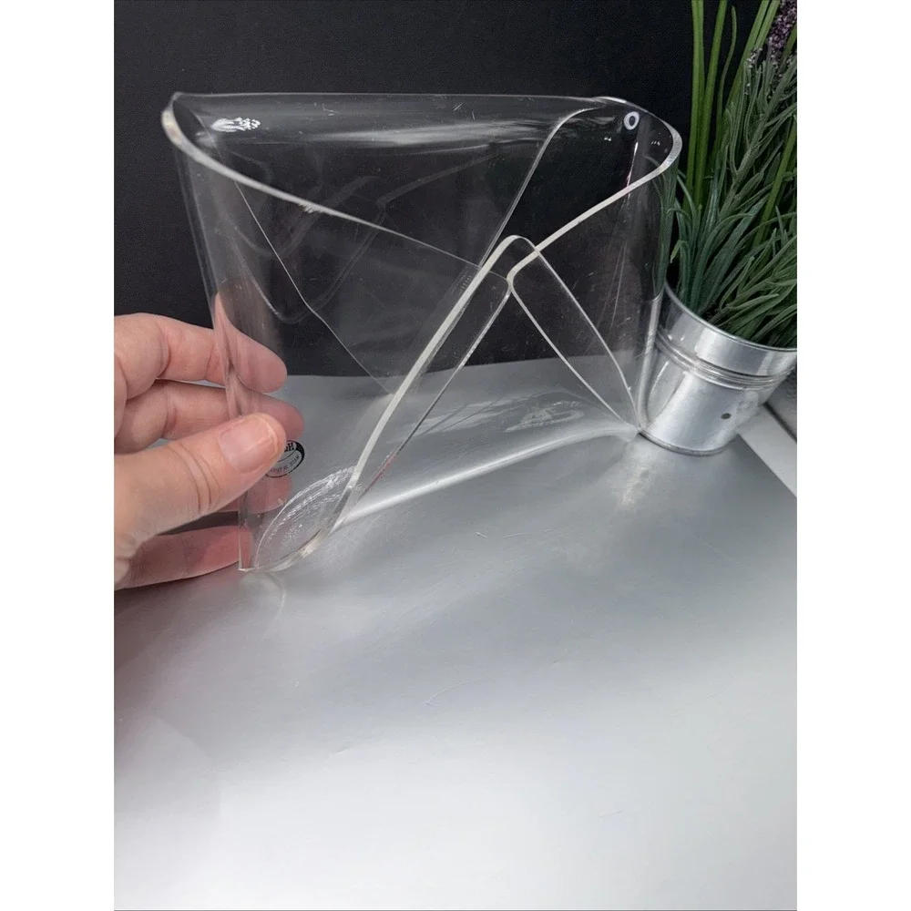 Huang LUCITE ENVELOPE SHAPED VINTAGE MCM Acrylic Stand